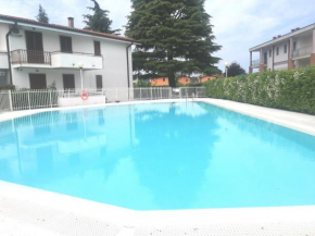 Appartamento a Peschiera del Garda con piscina ID I00538